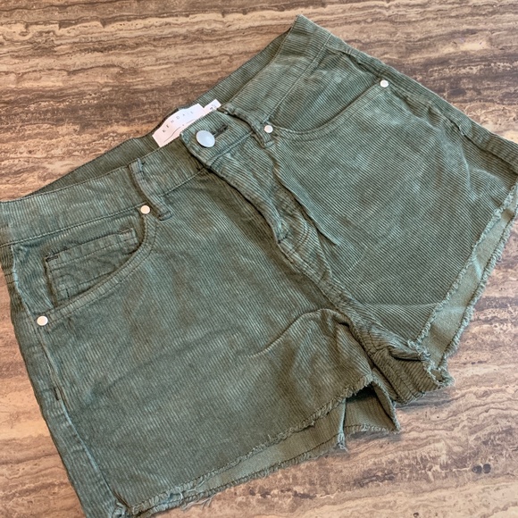 KENDALL+KYLIE GREEN CORD SHORTS Sz 24 - Picture 3 of 7